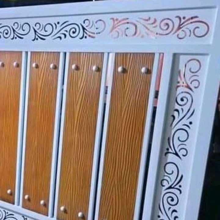13 Contoh Motif Pagar Laser Cutting untuk Estetika Rumah 11 Pagar laser cutting yang memadukan elemen kayu dan metal untuk tampilan hangat.