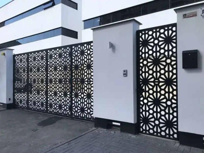 10 Contoh Pagar Rumah Cutting Laser Sederhana dan Estetik 1 Pagar Cutting Laser dengan Pola Geometris