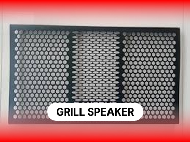 Grill speaker dengan desain berbentuk heksagonal, digunakan untuk melindungi komponen speaker dari debu dan kerusakan. Desain ini memberikan ventilasi yang baik untuk suara yang lebih jernih