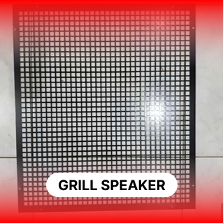 Grill speaker dengan desain kisi-kisi kotak, yang digunakan untuk melindungi speaker sambil memastikan sirkulasi udara yang optimal. Desain ini cocok untuk berbagai jenis speaker